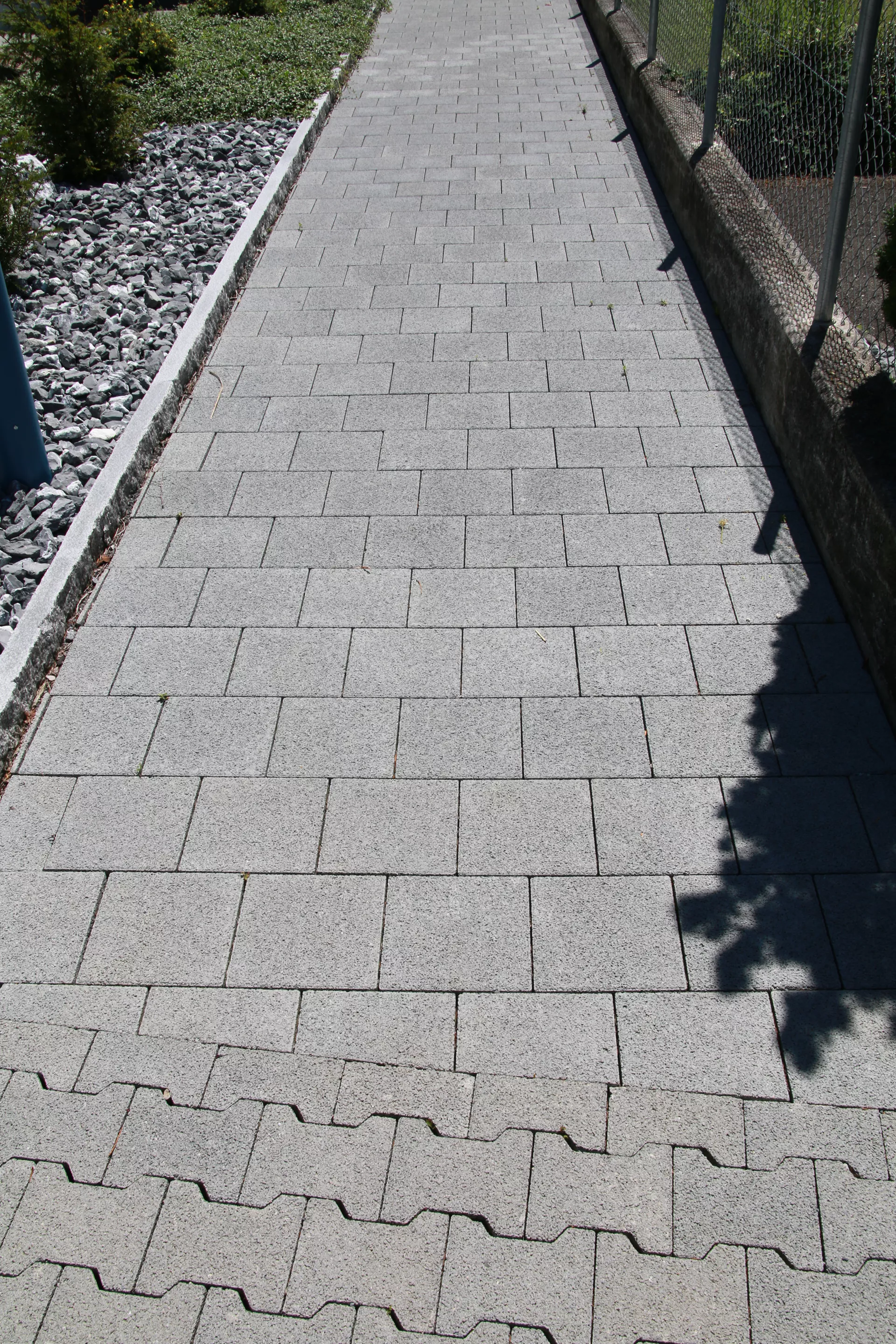 CARENA Sickerstein fino mit Nocken grau haufwerksporig gefast L 12.5 cm B 12.5 cm H 8 cm