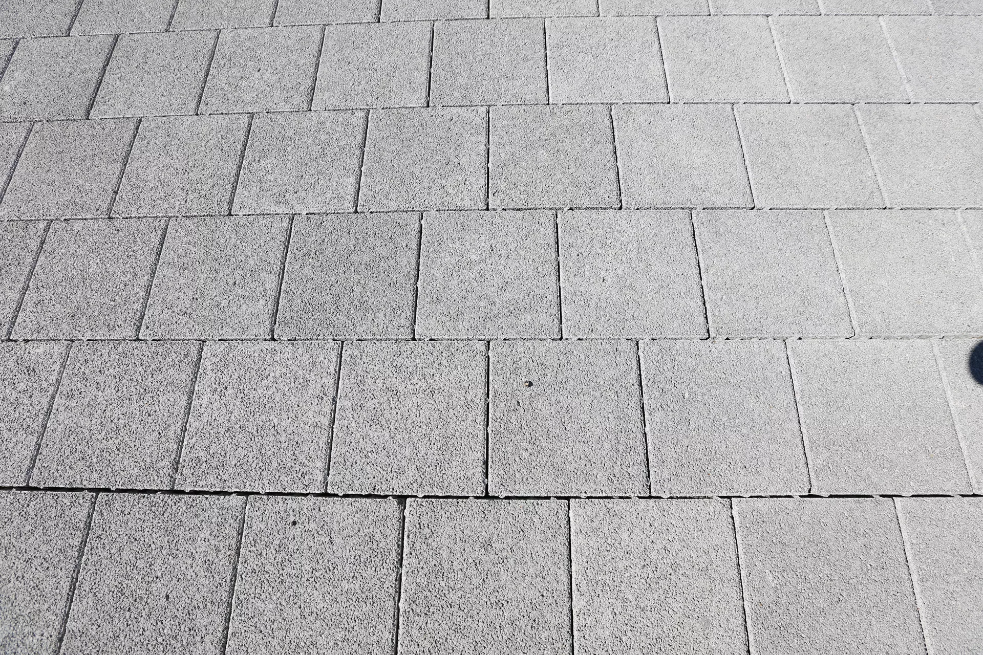 CARENA Sickerstein fino mit Nocken grau haufwerksporig gefast L 25 cm B 25 cm H 8 cm