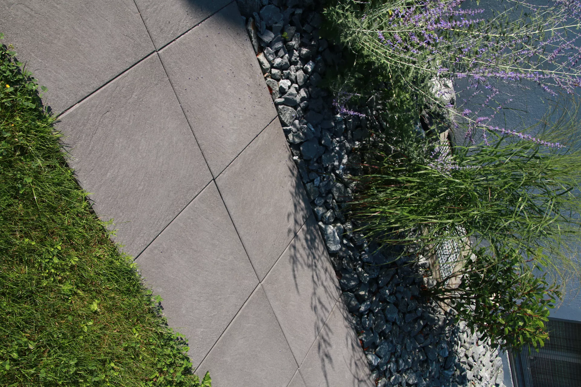 ESTRELLA Gehwegplatte schwarz strukturiert gestrahlt gefast L 50 cm B 50 cm H 4 cm