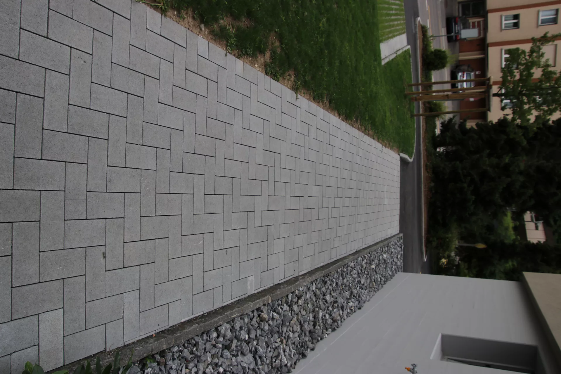 CARENA Pflasterstein mit Nockenverbund grau glatt vollkantig L 25 cm B 12.5 cm H 6 cm