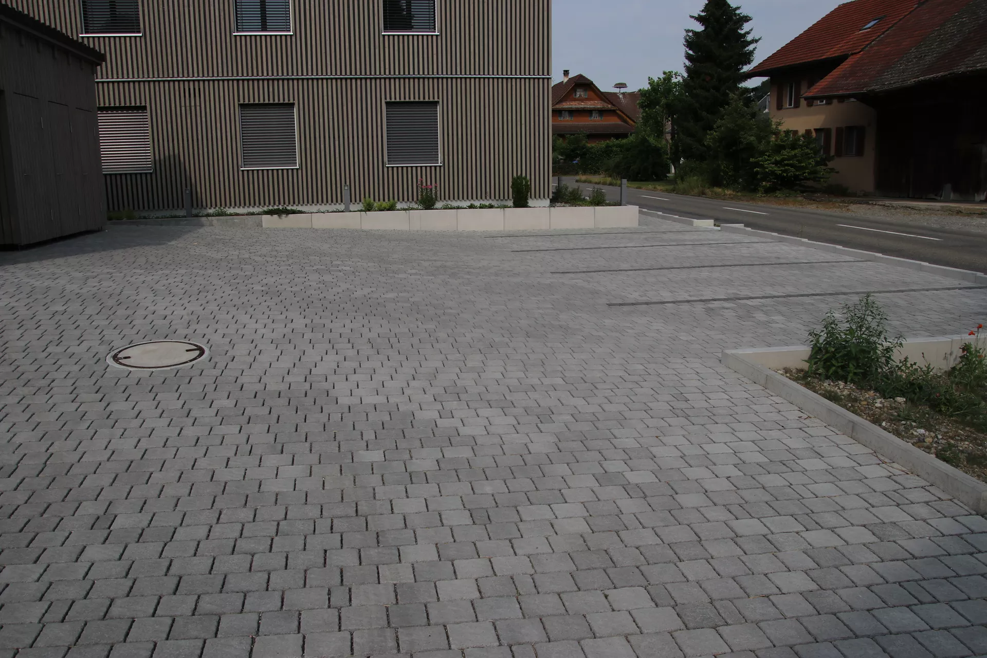 FRIEDA Pflasterstein perlgrau strukturiert Kanten gebr. L 8.8-11.8 cm B 9.8 cm H 7 cm