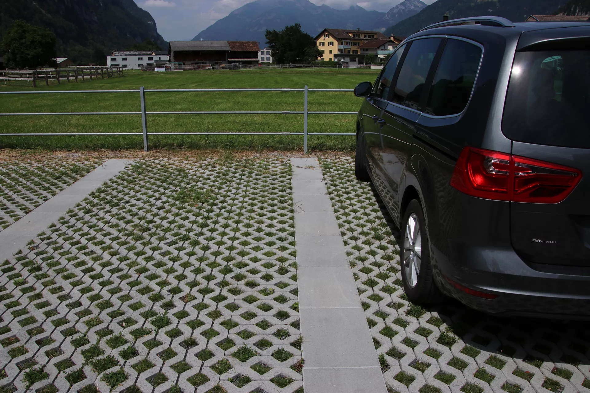 GRISON Rasengitterstein mit Nocken grau glatt L 60.2 cm B 40.2 cm H 8 cm