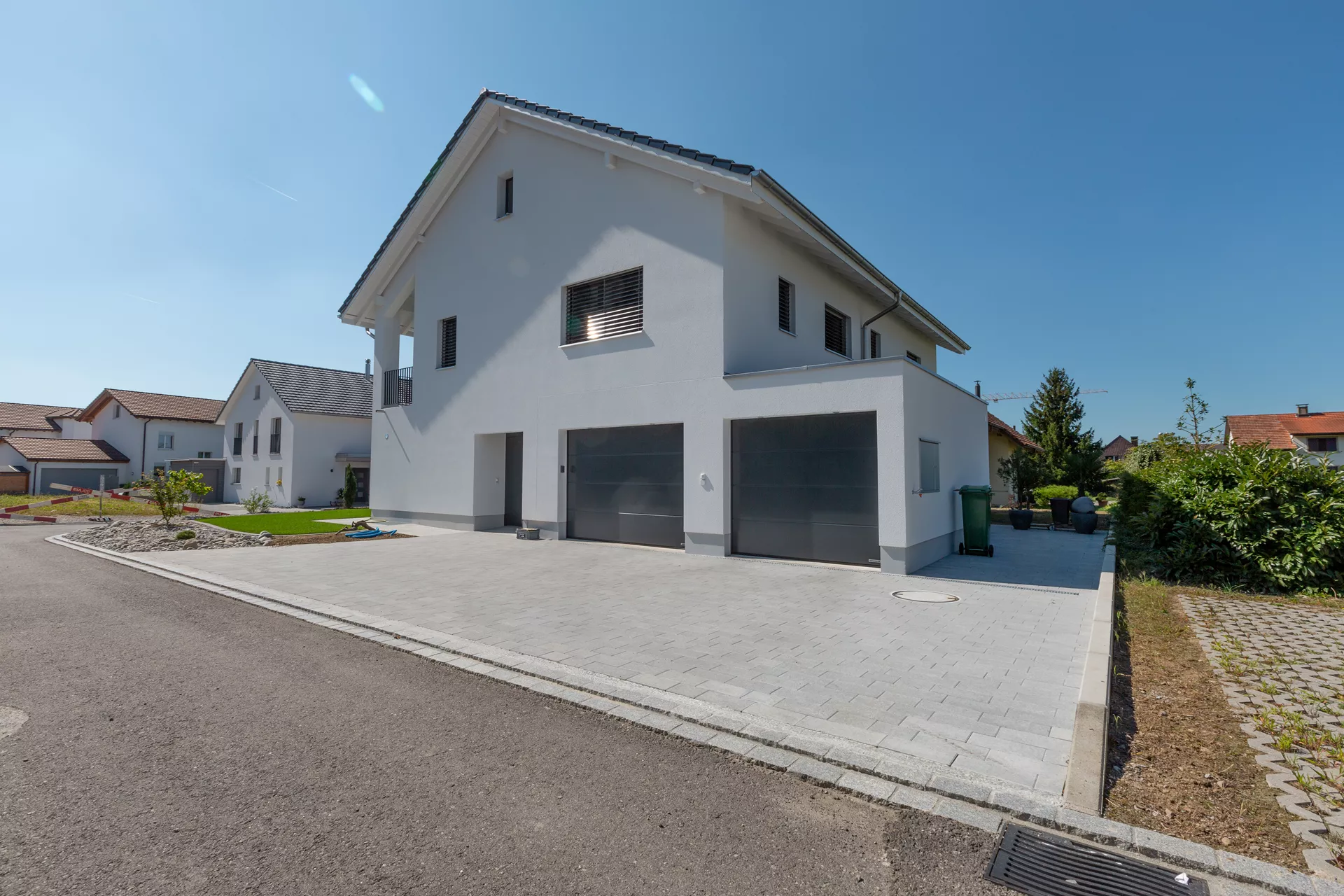 RAINA Pflasterstein grau glatt leicht gefast L 20-40 cm B 15 cm H 8 cm