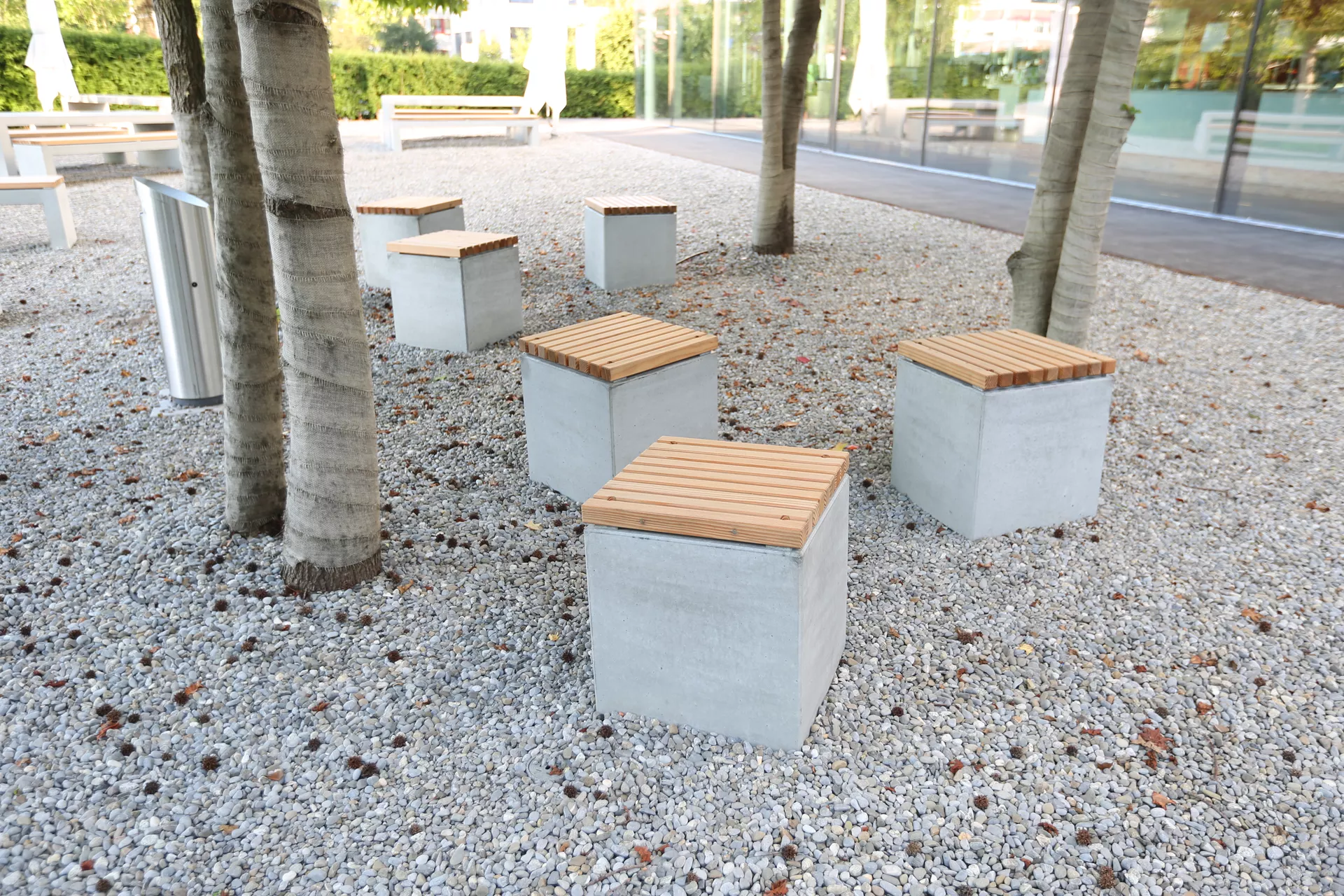 KUBUS Sitzelement mit Holzrost heavy grau glatt gefast L 45 cm B 45 cm H 50 cm