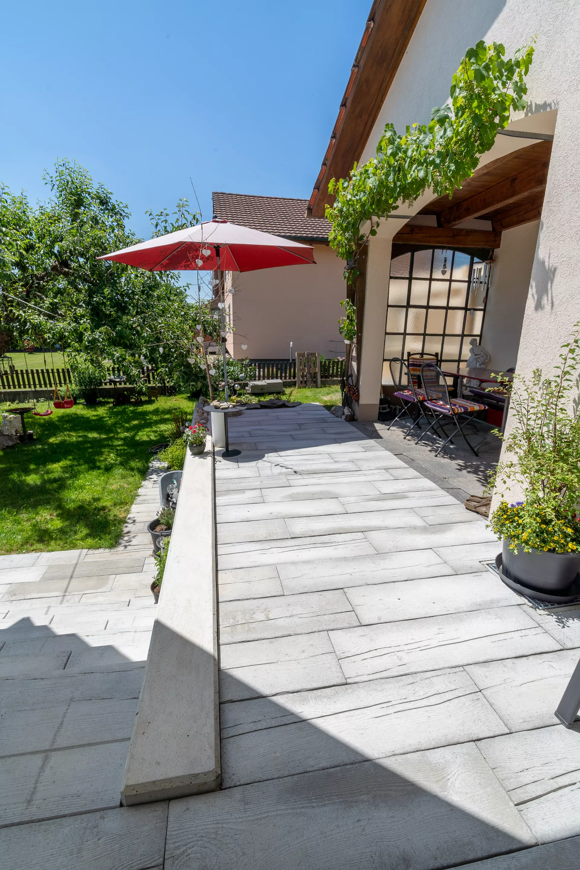 LENIA Gartenplatte mit Holzstruktur Normalplatte naturgrau strukturiert gerundet L 88-89 cm B 24.5-25.5 cm H 5 cm