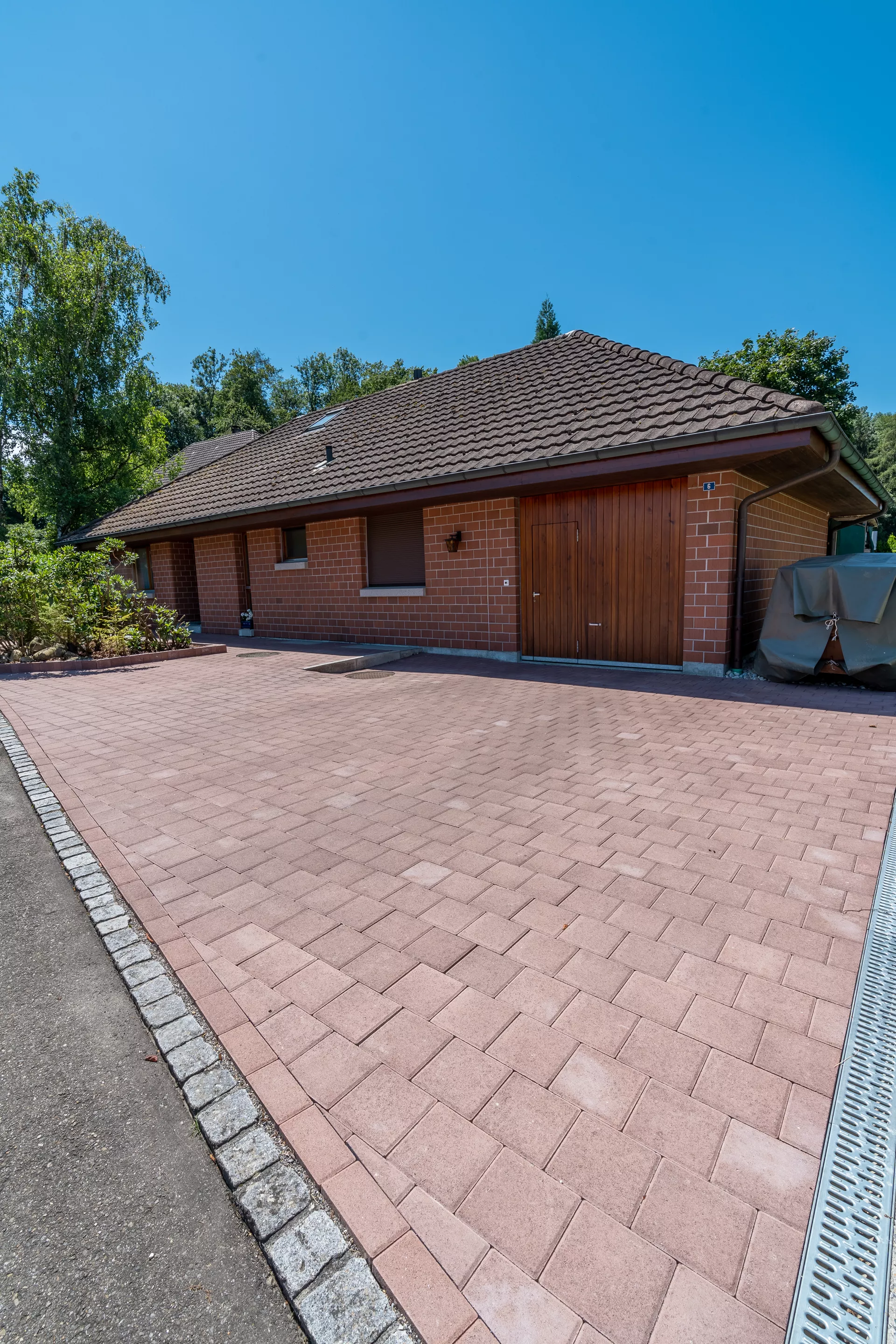 Pavé CLASSIC 20/20/8 cm avec distanceurs, chanfreiné, brun terre