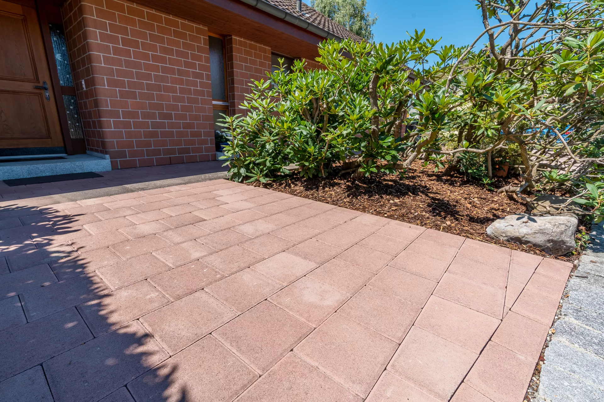 Pavé CLASSIC 20/20/8 cm avec distanceurs, chanfreiné, brun terre