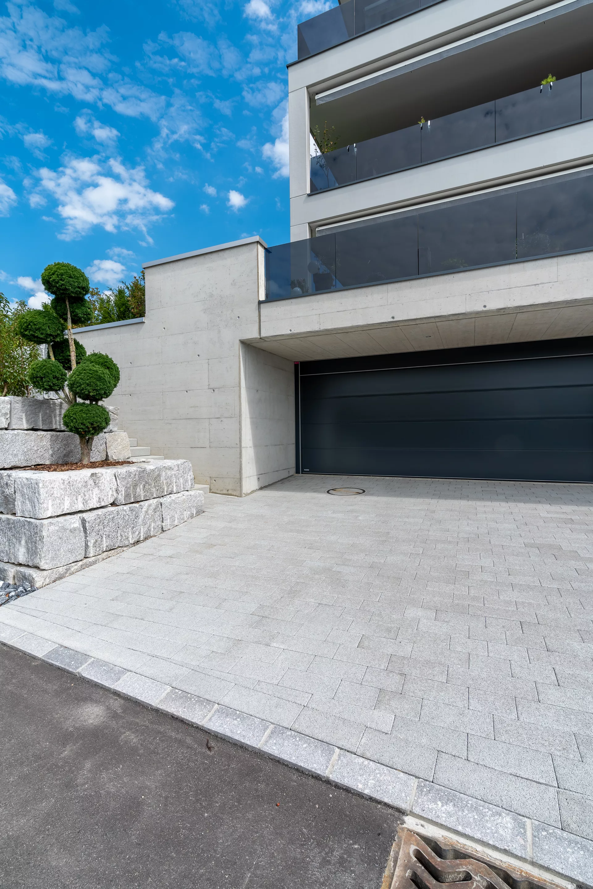 RAINA Sickerstein fino mit Nocken grau haufwerksporig fein gefast L 20-40 cm B 15 cm H 8 cm