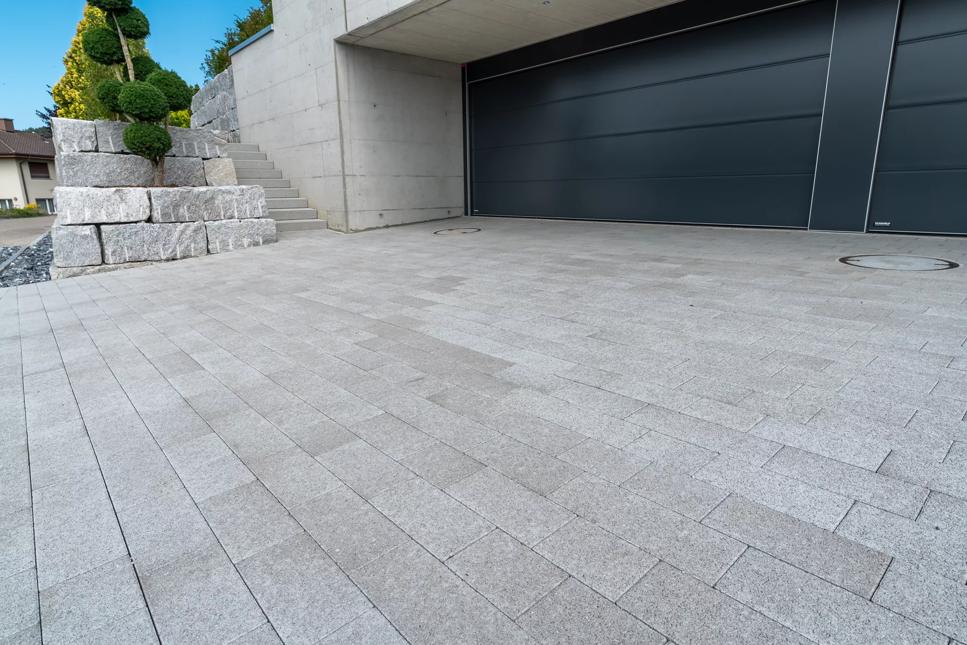 RAINA Sickerstein fino mit Nocken grau haufwerksporig fein gefast L 20-40 cm B 15 cm H 8 cm