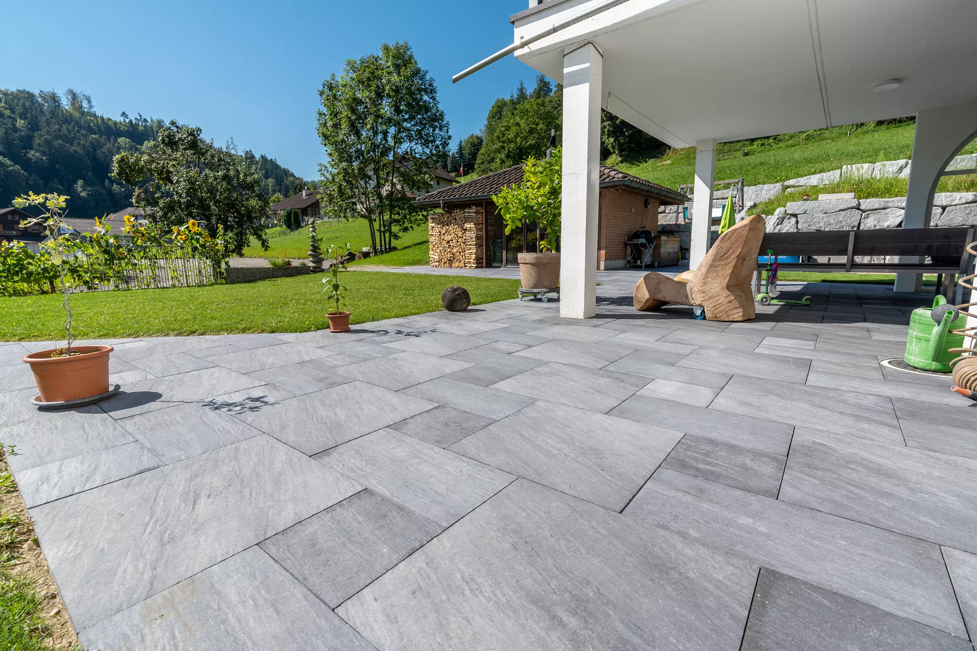 NATURE MOMENTS Gartenplatte dunkelgrau mit Schieferstruktur vollkantig L 60 cm B 60 cm H 5.5 cm