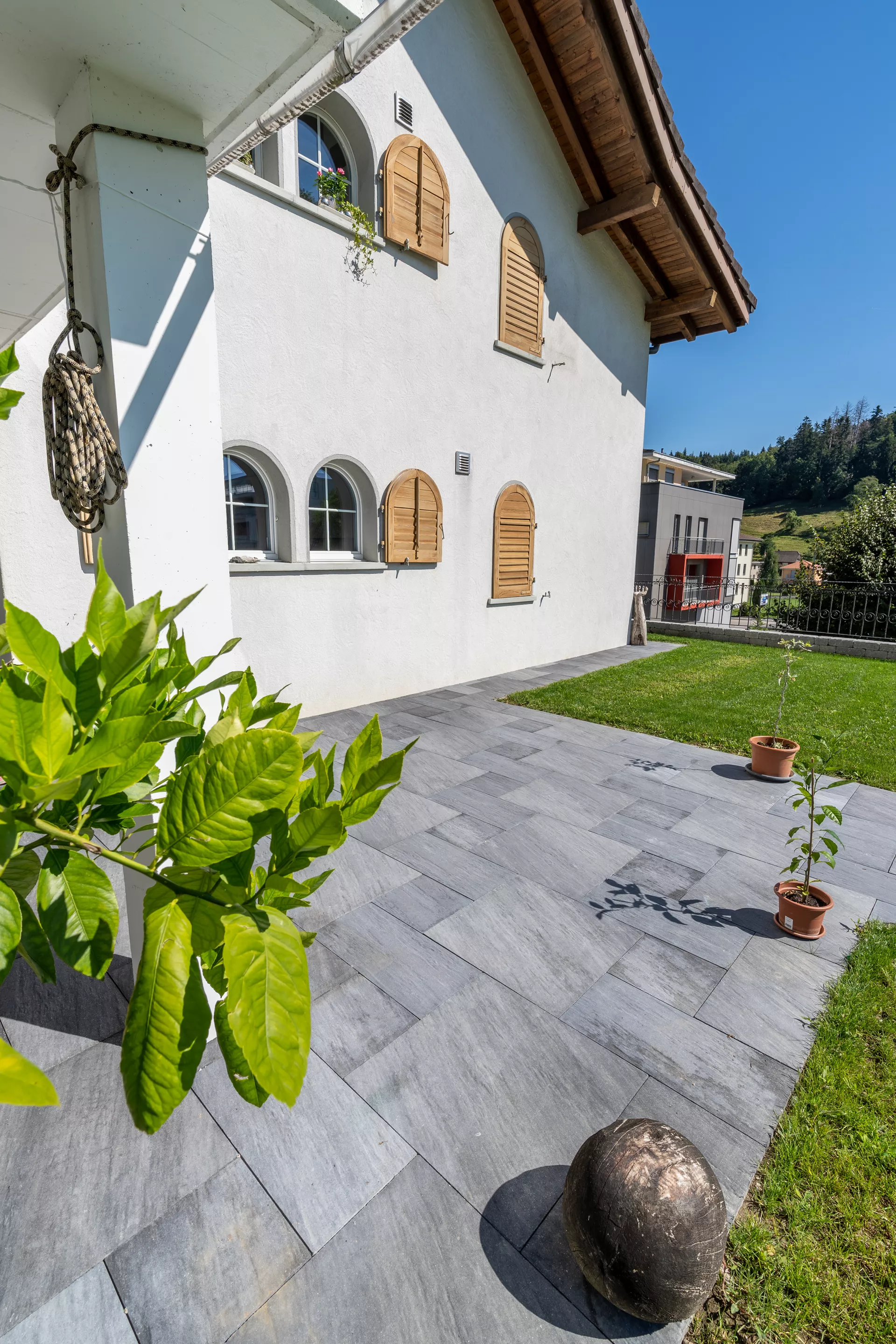 NATURE MOMENTS Gartenplatte dunkelgrau mit Schieferstruktur vollkantig L 60 cm B 60 cm H 5.5 cm