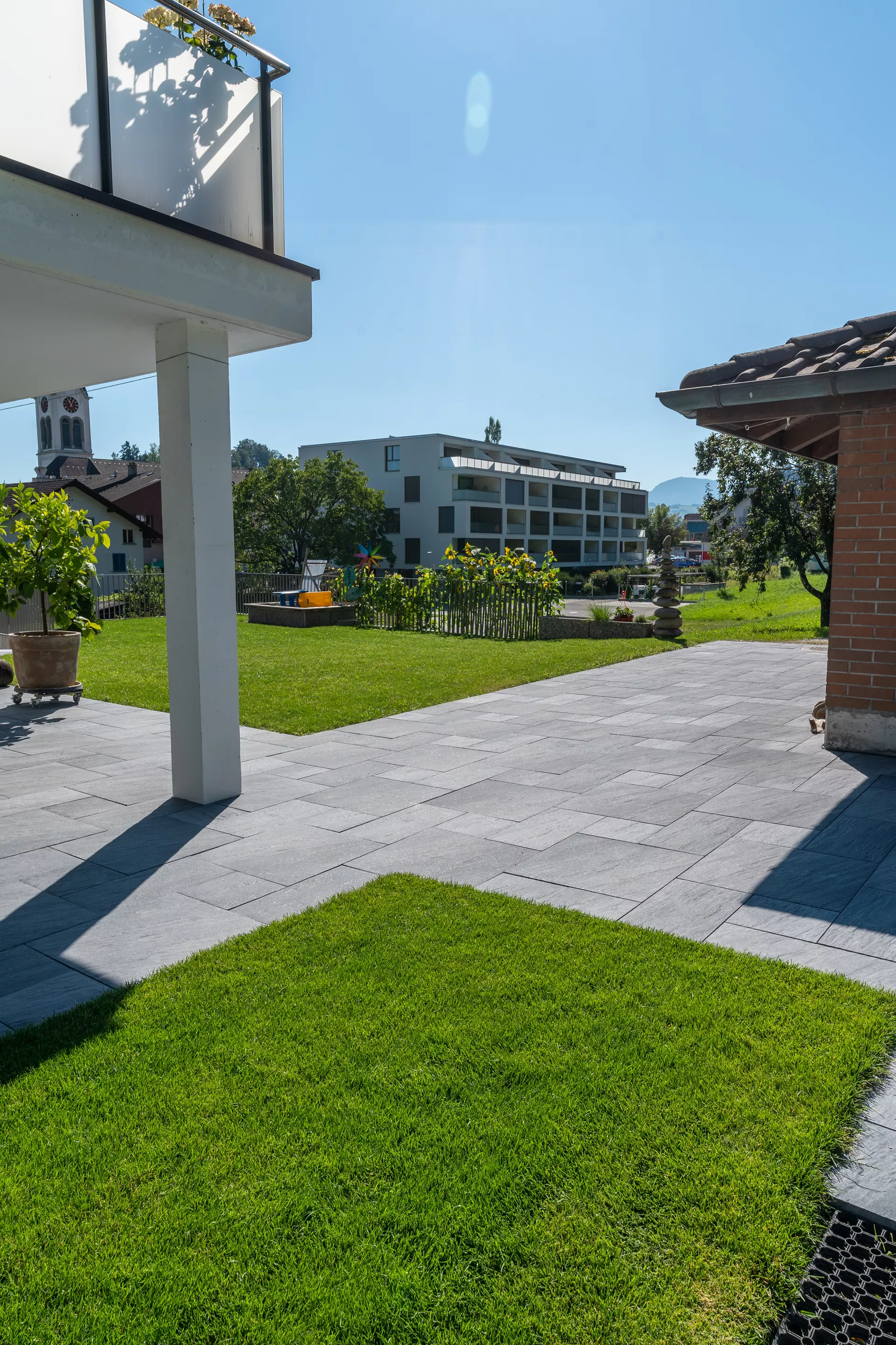 NATURE MOMENTS Gartenplatte dunkelgrau mit Schieferstruktur vollkantig L 60 cm B 60 cm H 5.5 cm