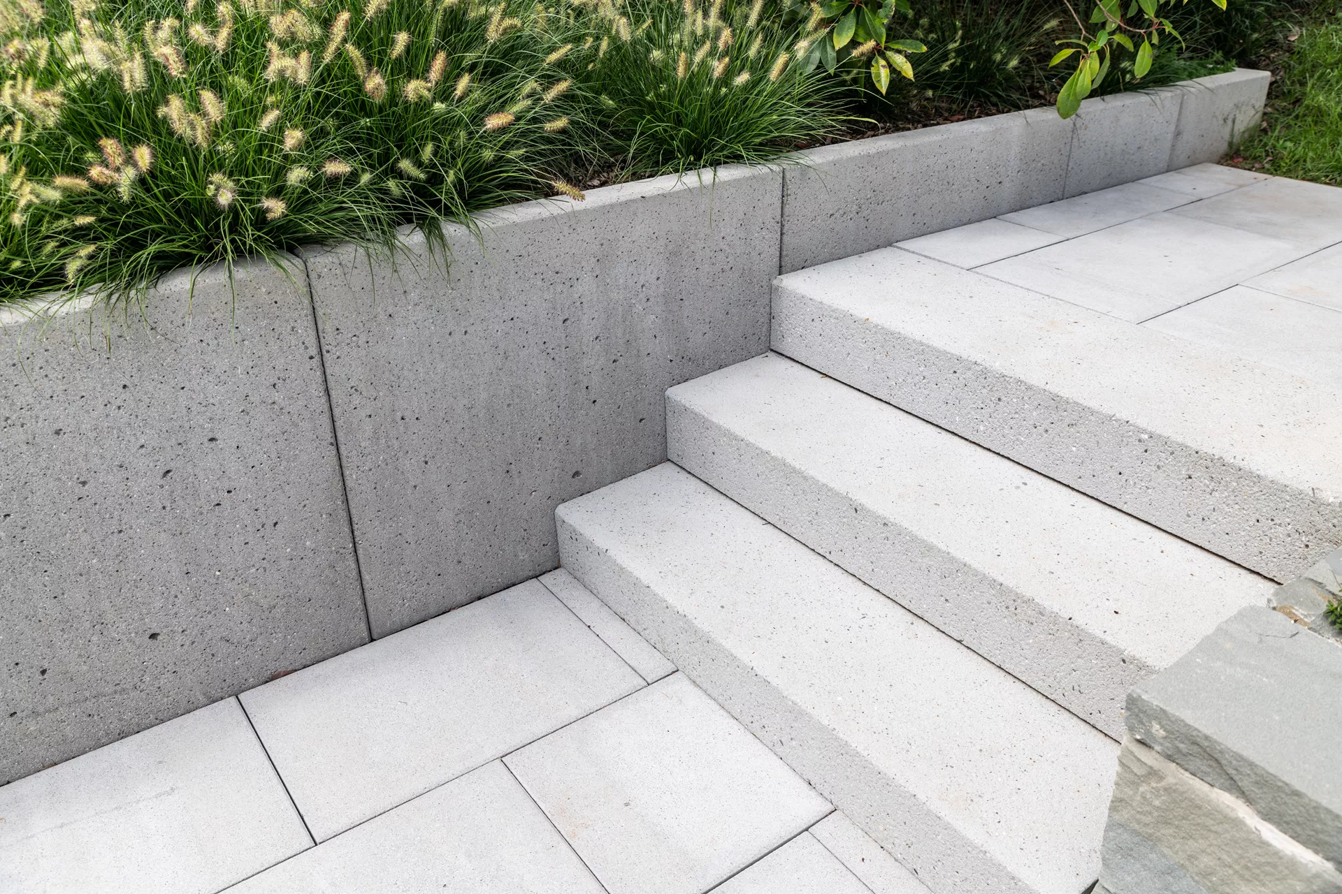 PARCO Blockstufe grau gestrahlt stirnseitig gefast L 120 cm B 36 cm H 15 cm