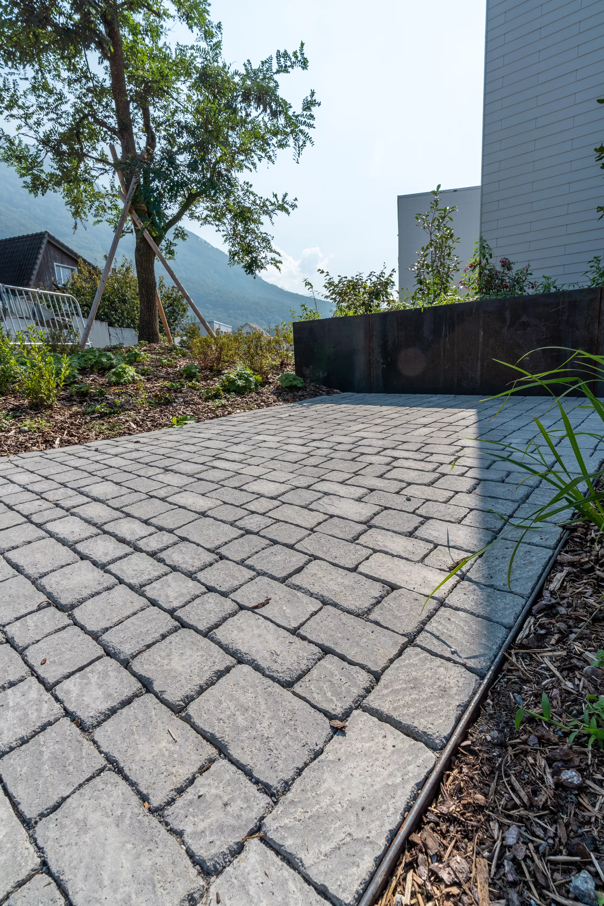 Pavé sauvage FRIEDA 7 cm, structuré arêtes cassées, gris perle