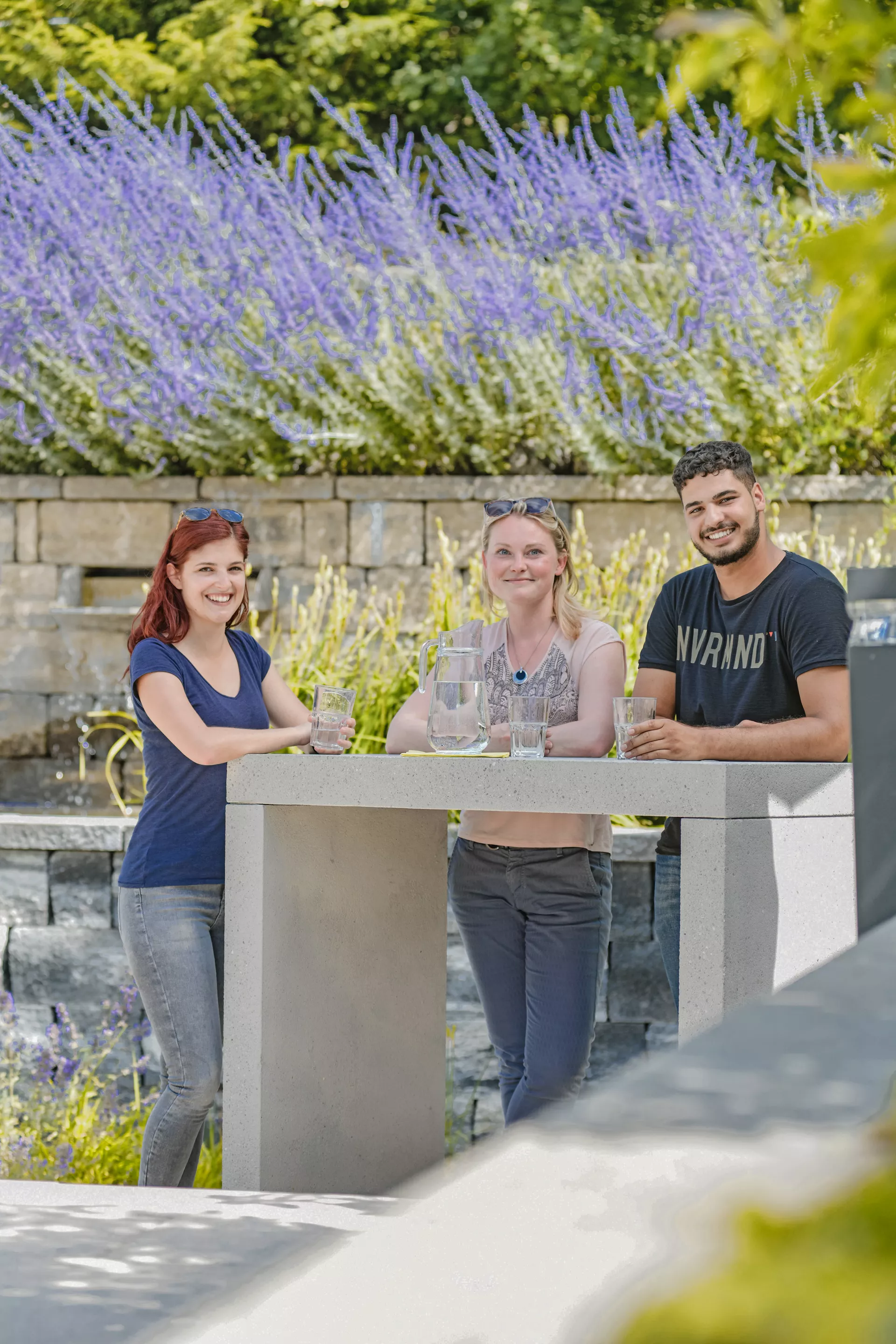 VARIATION Bank grau gestrahlt vollkantig Variabel L 201-300 cm B 40-100 cm H 40-50 cm W 10 cm