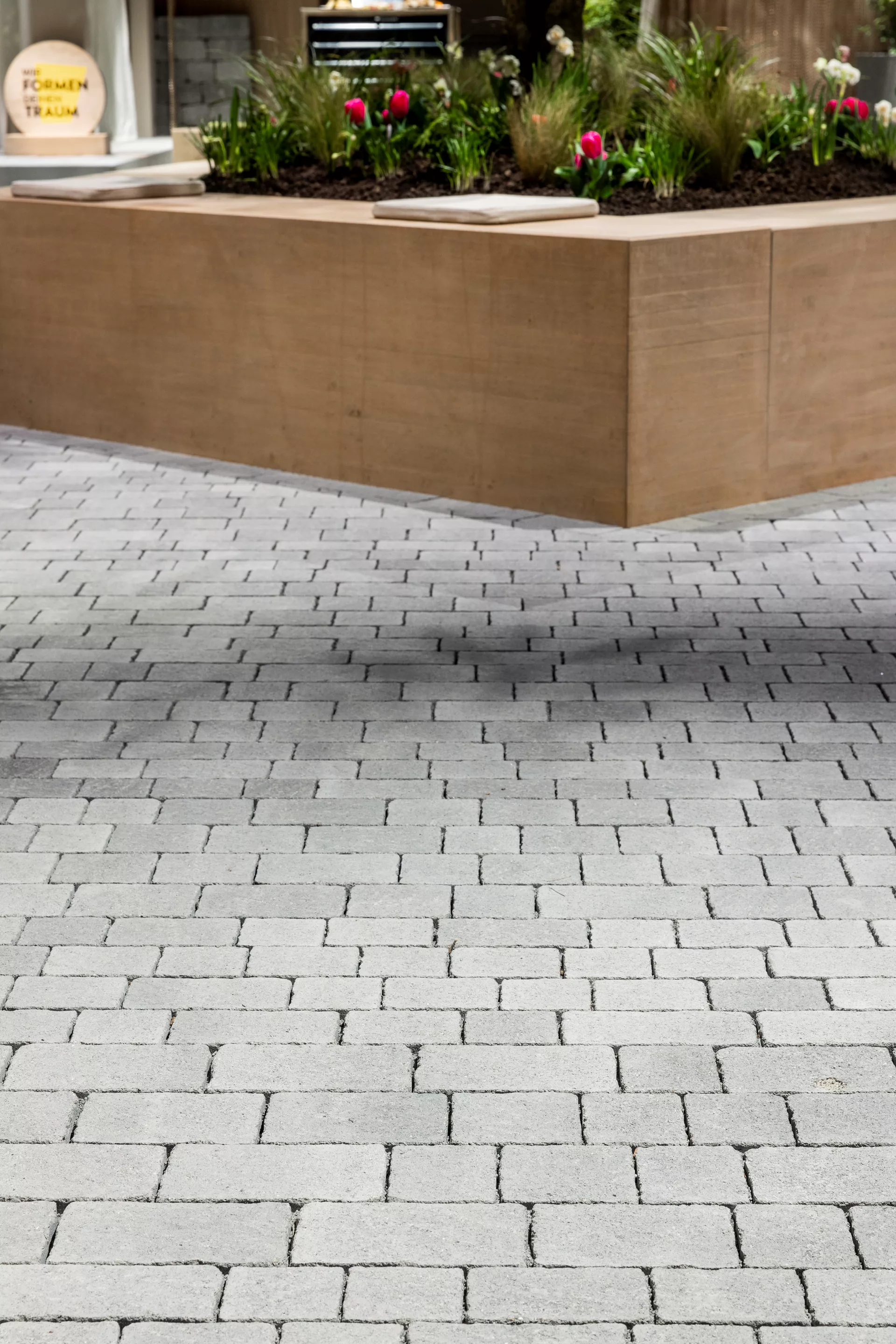 FRIEDA Pflasterstein perlgrau strukturiert Kanten gebr. L 8.8-11.8 cm B 9.8 cm H 7 cm