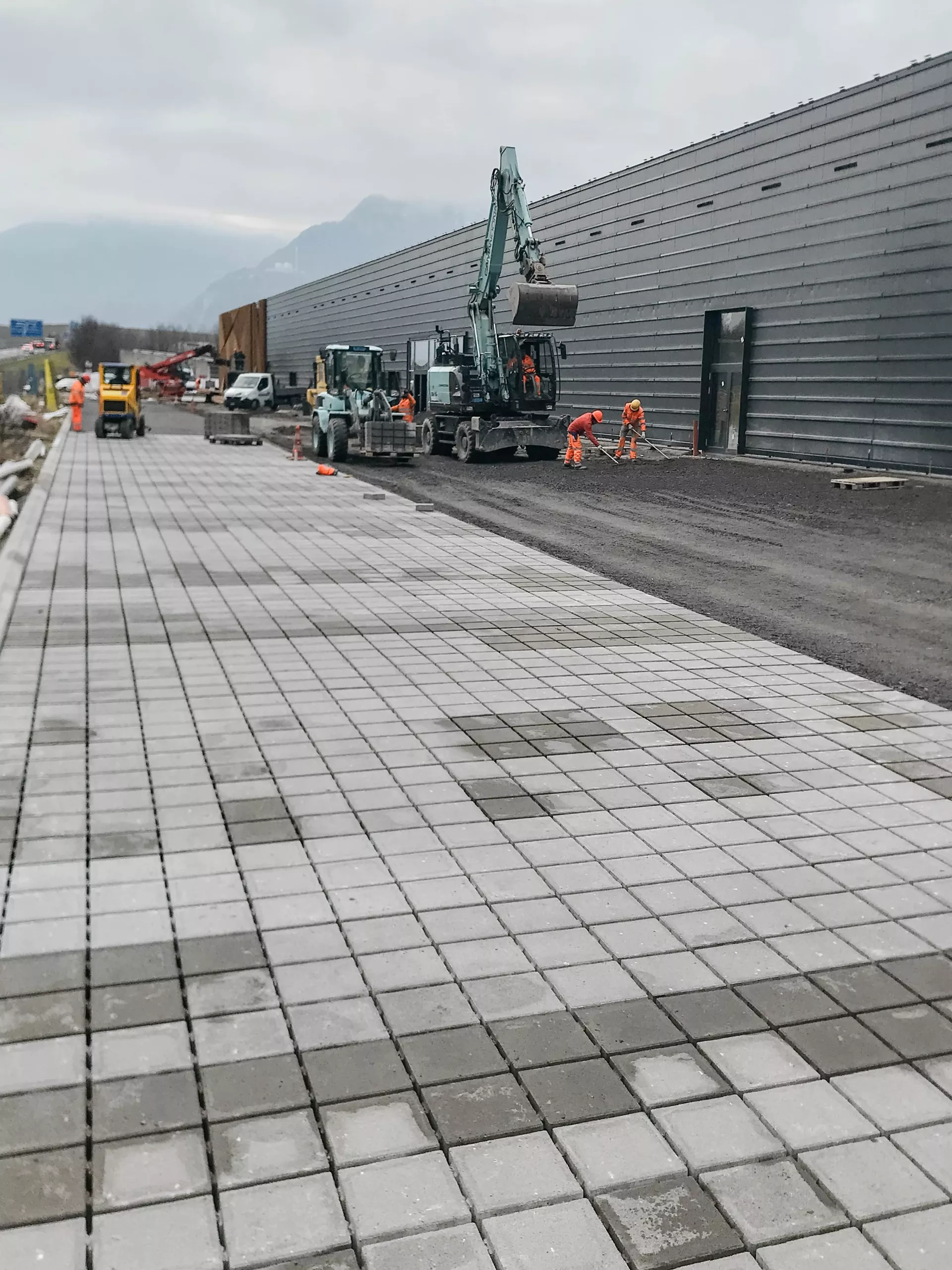 CARENA SPLITT Ökostein mit Nocken grau glatt gefast L 25 cm B 25 cm H 8 cm