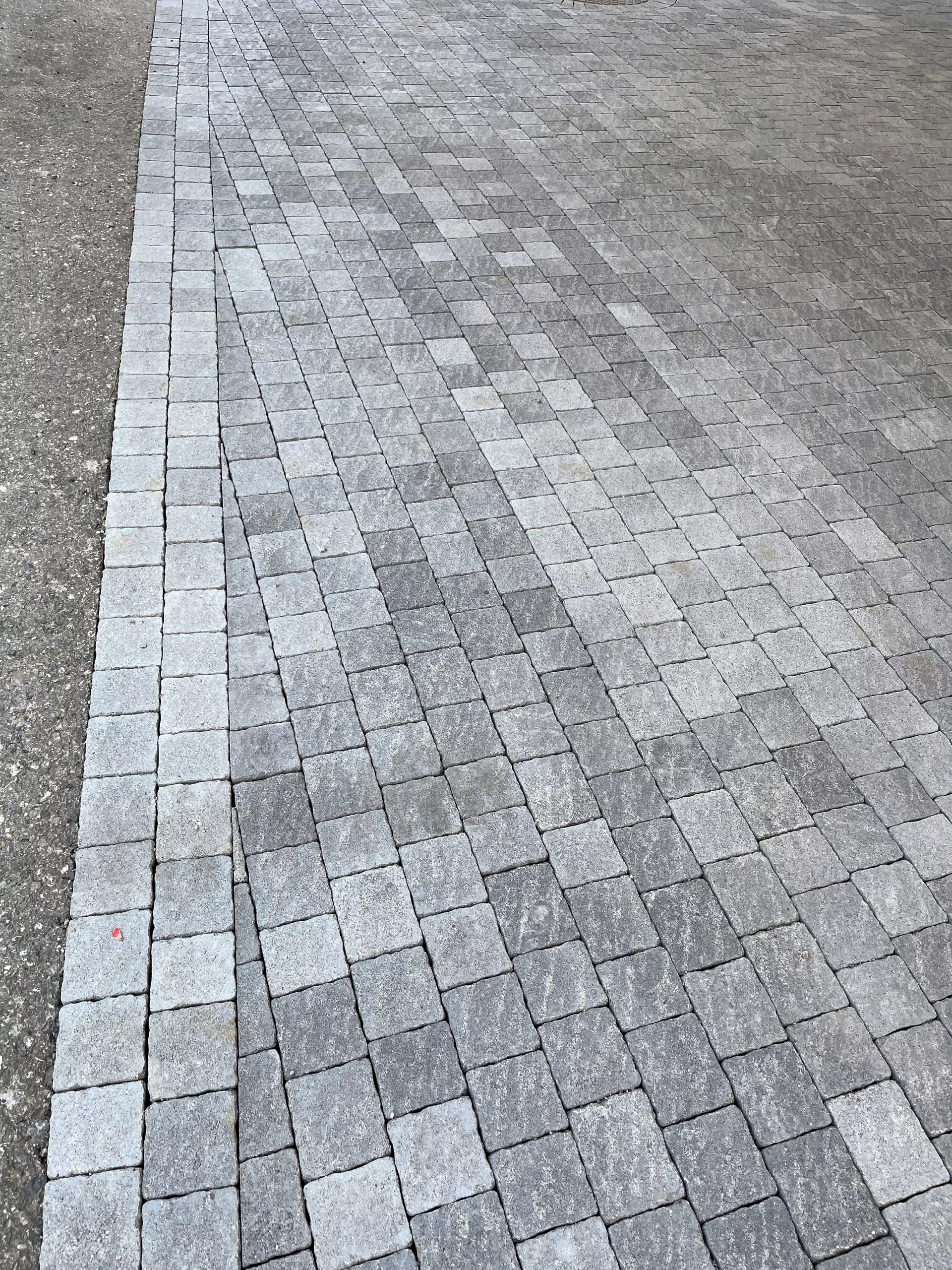 FRIEDA Pflasterstein perlgrau strukturiert Kanten gebr. L 8.8-11.8 cm B 9.8 cm H 7 cm