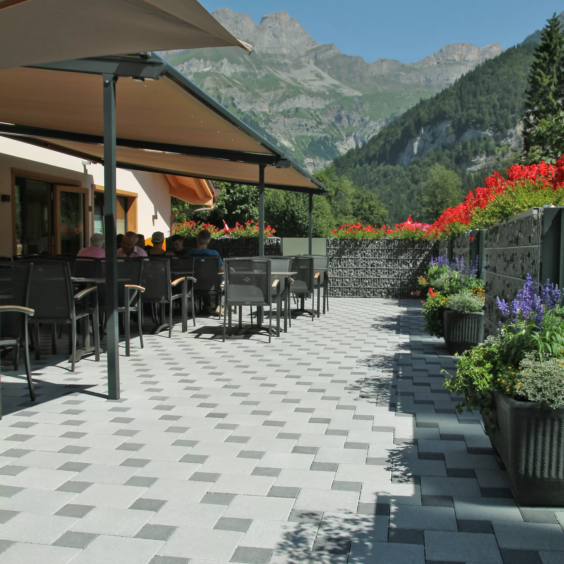 CLASSIC<sup>®</sup> Pflastersteine mit Nocken gefast glatt