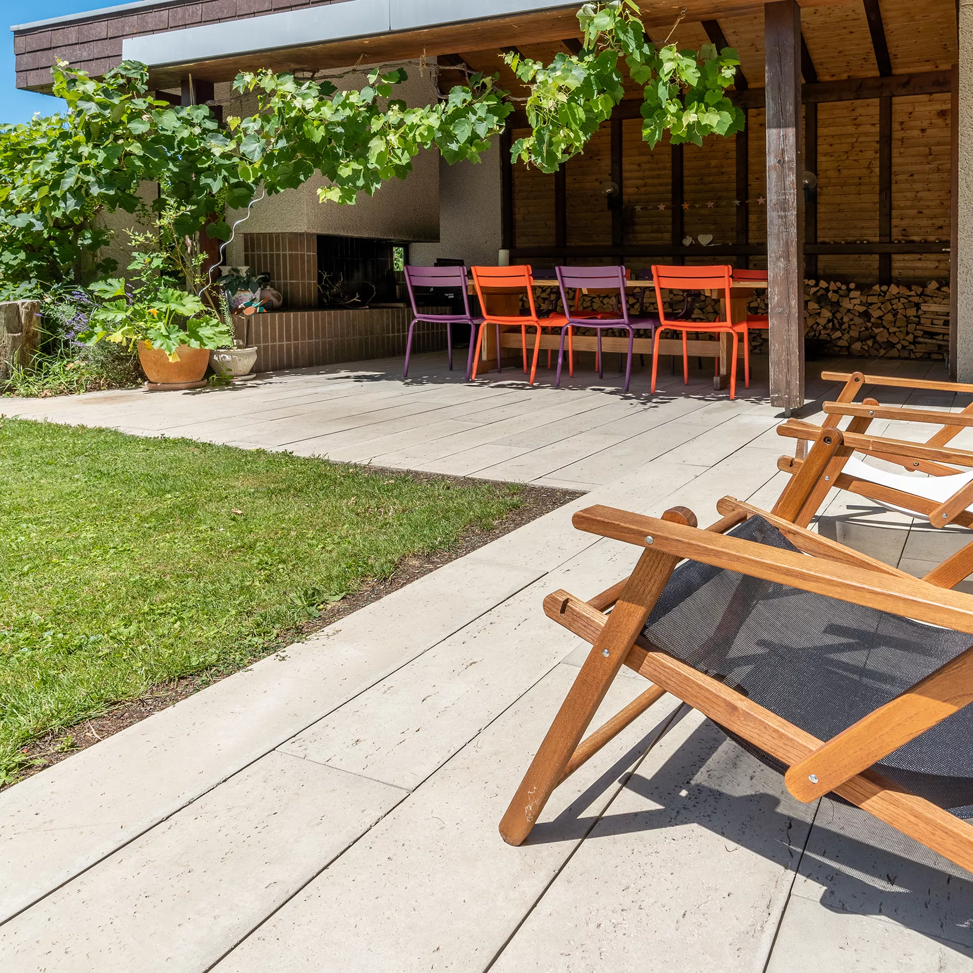 ANTIKA Gehwegplatten mit Travertinstruktur