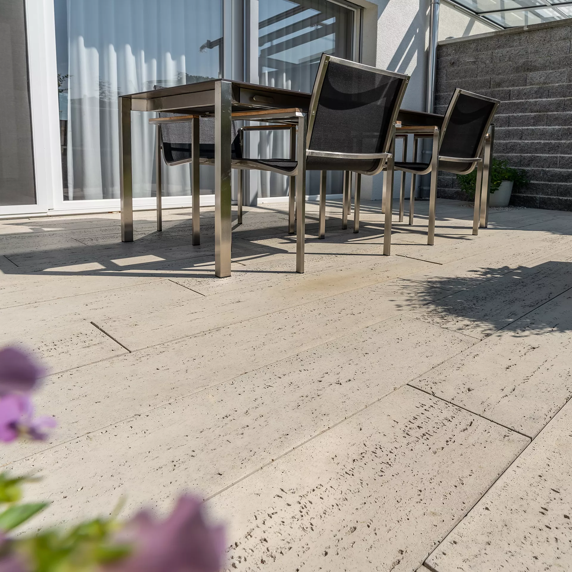 ANTIKA Gehwegplatten mit Travertinstruktur