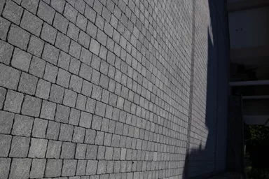 FRIEDA Pflasterstein perlgrau strukturiert Kanten gebr. L 8.8-11.8 cm B 9.8 cm H 7 cm