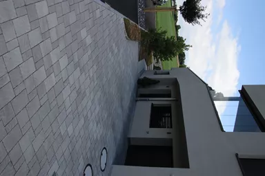 FRIEDA Pflasterstein perlgrau strukturiert Kanten gebr. L 8.8-11.8 cm B 9.8 cm H 7 cm