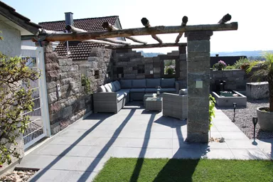 ESTRELLA Gehwegplatte schwarz strukturiert gestrahlt gefast L 50 cm B 50 cm H 4 cm