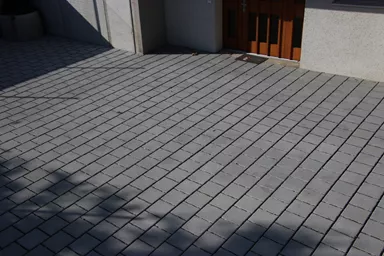 CARENA SPLITT Ökostein mit Nocken grau glatt gefast L 25 cm B 25 cm H 8 cm