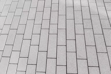 RAINA Sickerstein fino mit Nocken grau haufwerksporig fein gefast L 20-40 cm B 15 cm H 8 cm