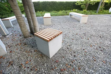 KUBUS Sitzelement mit Holzrost heavy grau glatt gefast L 45 cm B 45 cm H 50 cm