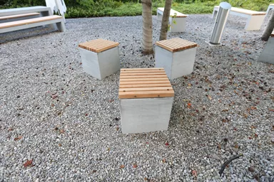 KUBUS Sitzelement mit Holzrost heavy grau glatt gefast L 45 cm B 45 cm H 50 cm