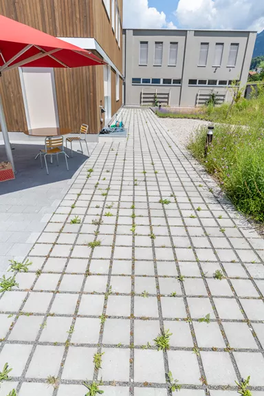 Pavé Oeko CARENA GAZON 25/25/8 cm emboîtement avec ergots, chanfreiné, gris