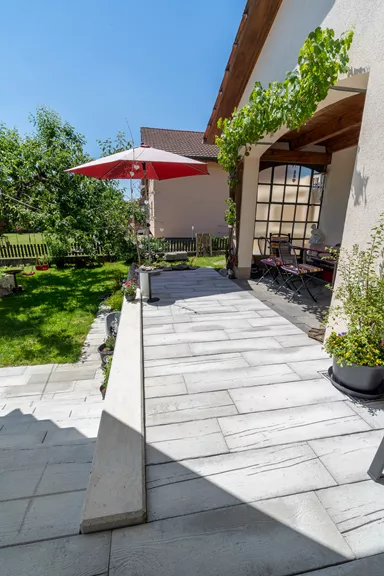 LENIA Gartenplatte mit Holzstruktur Normalplatte naturgrau strukturiert gerundet L 88-89 cm B 24.5-25.5 cm H 5 cm