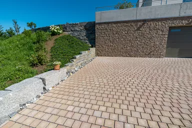 FRIEDA DRAIN Ökostein bernstein strukturiert Kanten gebrochen L 13.8-16.8 cm B 15.1 cm H 7 cm