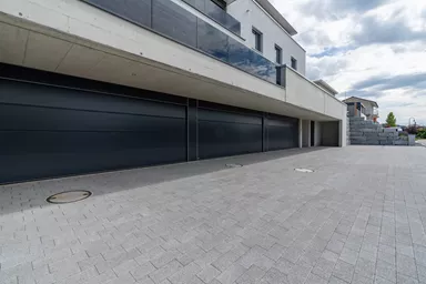 RAINA Sickerstein fino mit Nocken grau haufwerksporig fein gefast L 20-40 cm B 15 cm H 8 cm