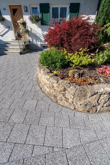 CARENA Sickerstein fino mit Nocken mit Edelvorsatz weiss-schwarz haufwerksporig gefast L 25 cm B 25 cm H 6 cm