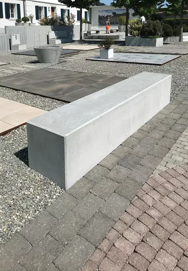 Banc PARCO 250/50/50 cm armé, chanfreiné, taloché, gris
