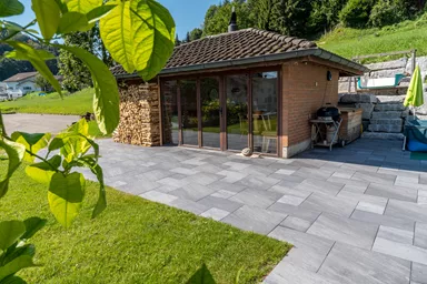 NATURE MOMENTS Gartenplatte dunkelgrau mit Schieferstruktur vollkantig L 60 cm B 60 cm H 5.5 cm