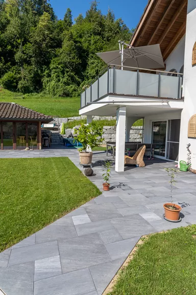 NATURE MOMENTS Gartenplatte dunkelgrau mit Schieferstruktur vollkantig L 60 cm B 60 cm H 5.5 cm