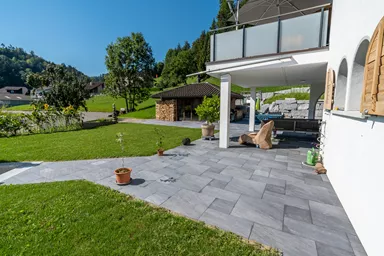 NATURE MOMENTS Gartenplatte dunkelgrau mit Schieferstruktur vollkantig L 60 cm B 60 cm H 5.5 cm