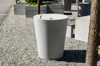 Fontaine à boire ALRONDA D60-80 cm H100 cm yc tuyau 1/2", chanfreiné, lisse, gris
