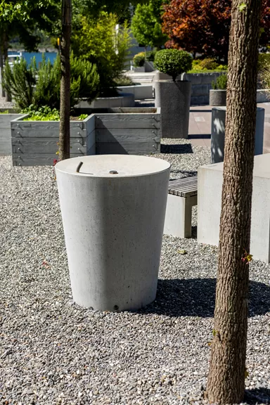Fontaine à boire ALRONDA D60-80 cm H100 cm yc tuyau 1/2", chanfreiné, lisse, gris
