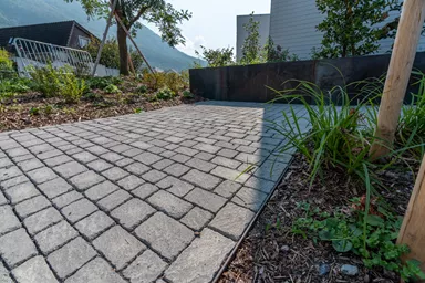 Pavé sauvage FRIEDA 7 cm, structuré arêtes cassées, gris perle