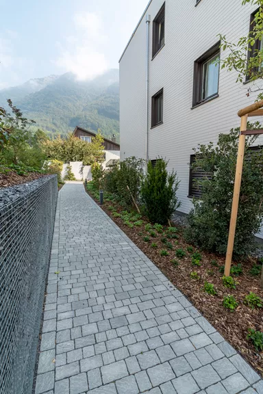 Pavé sauvage FRIEDA 7 cm, structuré arêtes cassées, gris perle