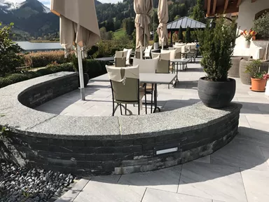 NATURE MOMENTS Gartenplatte dunkelgrau mit Schieferstruktur vollkantig L 60 cm B 60 cm H 5.5 cm