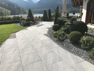 NATURE MOMENTS Gartenplatte dunkelgrau mit Schieferstruktur vollkantig L 60 cm B 60 cm H 5.5 cm