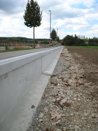 Amphibienleitsystemelement mit Klettersperre und Elementverbund bewehrt gefast grau L 300 cm B 50 cm H 55 cm W 8 cm