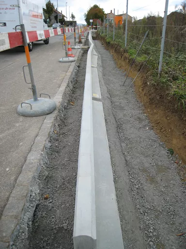 Amphibienleitsystemelement mit Klettersperre und Elementverbund bewehrt gefast grau L 300 cm B 50 cm H 55 cm W 8 cm