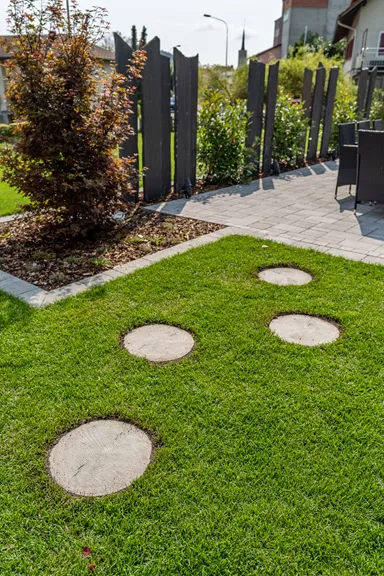 LENIA Schrittplatte rund mit Holzstruktur naturgrau strukturiert gerundet D 35-37.5 cm H 4 cm